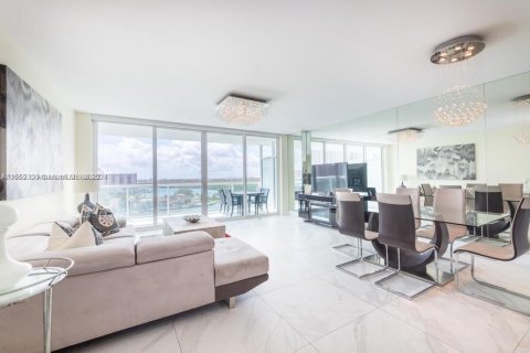 Condominio en venta en Sunny Isles Beach, Florida, 3 dormitorios, 158.4 m2 № 1347910 - foto 11