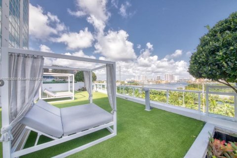 Condominio en venta en Sunny Isles Beach, Florida, 3 dormitorios, 158.4 m2 № 1347910 - foto 19