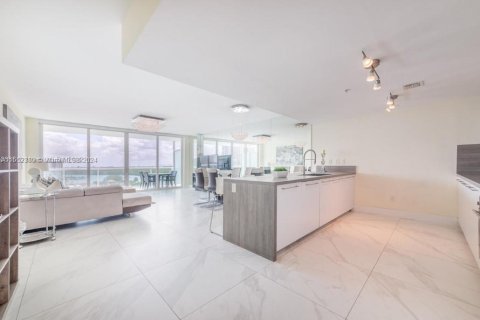 Condo in Sunny Isles Beach, Florida, 3 bedrooms  № 1347910 - photo 9