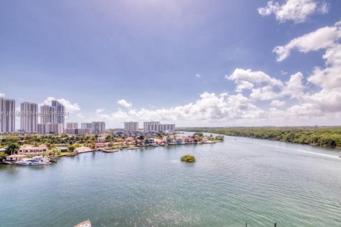 Condo in Sunny Isles Beach, Florida, 3 bedrooms  № 1347910 - photo 29