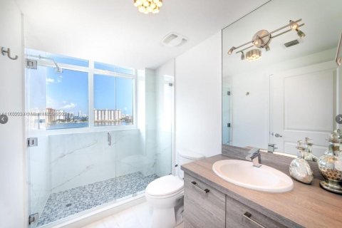 Copropriété à vendre à Sunny Isles Beach, Floride: 3 chambres, 158.4 m2 № 1347910 - photo 16