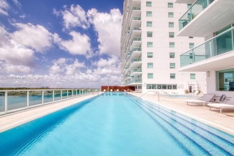 Condominio en venta en Sunny Isles Beach, Florida, 3 dormitorios, 158.4 m2 № 1347910 - foto 27