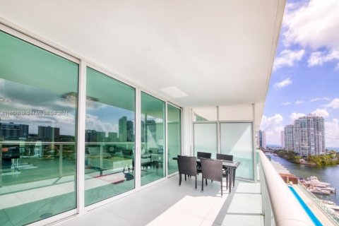 Condominio en venta en Sunny Isles Beach, Florida, 3 dormitorios, 158.4 m2 № 1347910 - foto 3