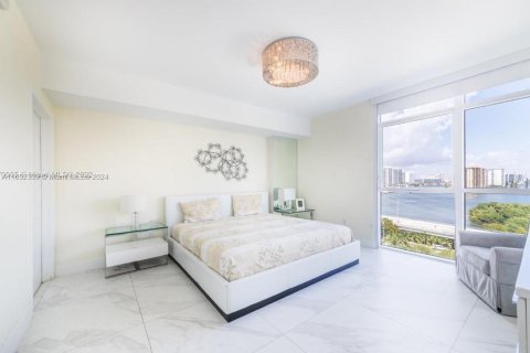 Condominio en venta en Sunny Isles Beach, Florida, 3 dormitorios, 158.4 m2 № 1347910 - foto 14