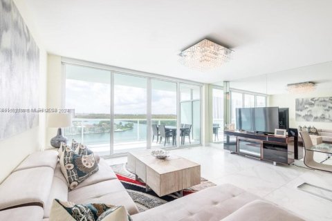 Condominio en venta en Sunny Isles Beach, Florida, 3 dormitorios, 158.4 m2 № 1347910 - foto 12