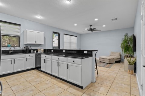 Casa en venta en Cutler Bay, Florida, 4 dormitorios, 237.55 m2 № 1184848 - foto 12