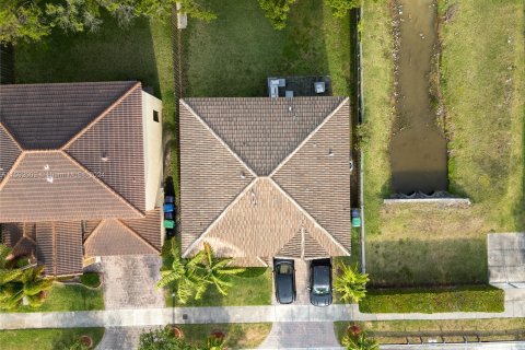 Villa ou maison à vendre à Cutler Bay, Floride: 4 chambres, 237.55 m2 № 1184848 - photo 3