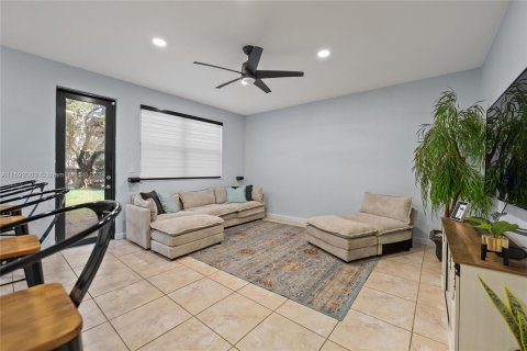 Casa en venta en Cutler Bay, Florida, 4 dormitorios, 237.55 m2 № 1184848 - foto 19