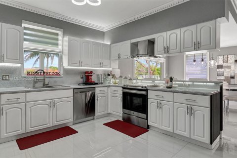 Casa en venta en Miramar, Florida, 4 dormitorios, 203.55 m2 № 1185635 - foto 27