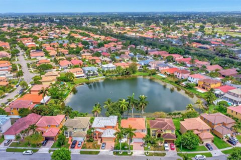 House in Miramar, Florida 4 bedrooms, 203.55 sq.m. № 1185635 - photo 10