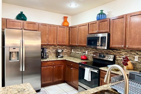 Townhouse in Coconut Creek, Florida 3 bedrooms, 164.25 sq.m. № 1185638 - photo 4