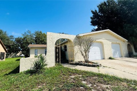 Immobilier commercial à vendre à Spring Hill, Floride: 4 chambres, 185.9 m2 № 1353223 - photo 1