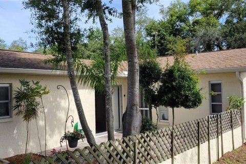 Commercial property in Spring Hill, Florida 4 bedrooms, 185.9 sq.m. № 1353223 - photo 6