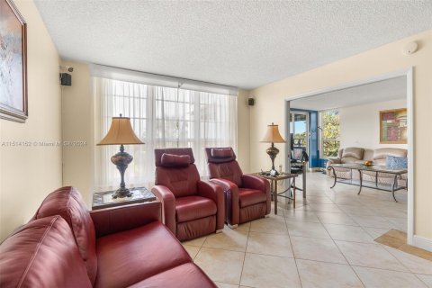 Condo in Pompano Beach, Florida, 3 bedrooms  № 947769 - photo 28