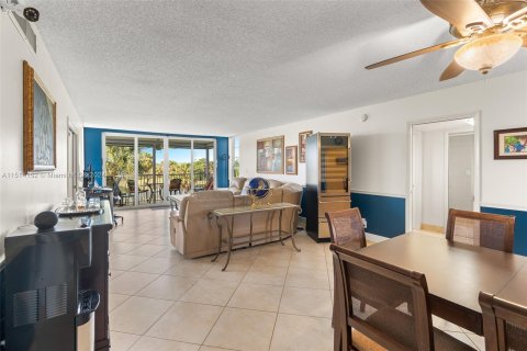 Condo in Pompano Beach, Florida, 3 bedrooms  № 947769 - photo 24