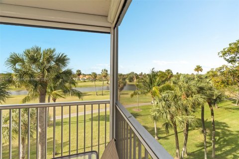 Condo in Pompano Beach, Florida, 3 bedrooms  № 947769 - photo 2