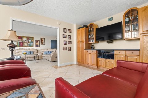 Condo in Pompano Beach, Florida, 3 bedrooms  № 947769 - photo 29