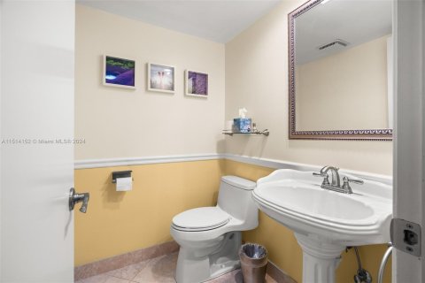 Condo in Pompano Beach, Florida, 3 bedrooms  № 947769 - photo 27