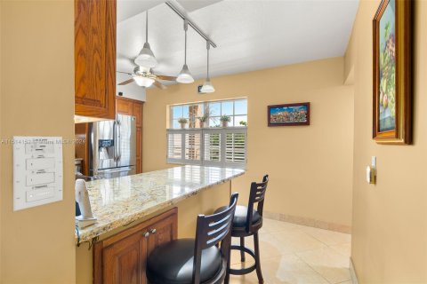 Condo in Pompano Beach, Florida, 3 bedrooms  № 947769 - photo 9