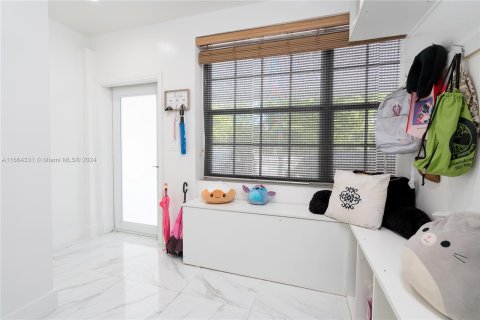 Villa ou maison à vendre à Miami, Floride: 4 chambres, 105.35 m2 № 1377231 - photo 8