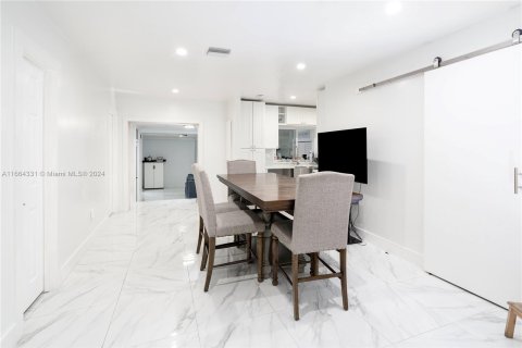 Casa en venta en Miami, Florida, 4 dormitorios, 105.35 m2 № 1377231 - foto 19