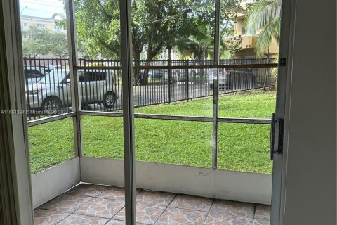 Copropriété à vendre à Dania Beach, Floride: 2 chambres, 87.79 m2 № 1377188 - photo 5