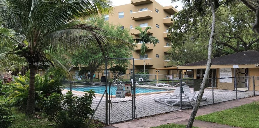 Condominio en Dania Beach, Florida, 2 dormitorios  № 1377188