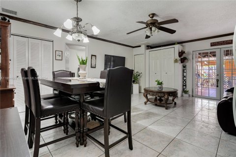 Casa en venta en Miami Gardens, Florida, 3 dormitorios, 107.95 m2 № 1377187 - foto 11