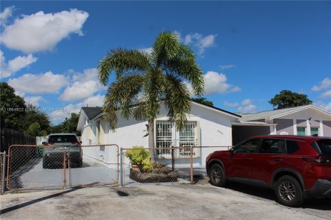 Villa ou maison à vendre à Miami Gardens, Floride: 3 chambres, 107.95 m2 № 1377187 - photo 3