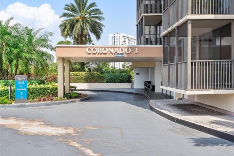 Condo in Aventura, Florida, 2 bedrooms  № 1178750 - photo 25