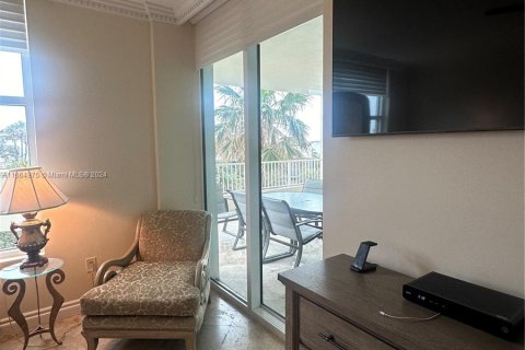 Condo in Highland Beach, Florida, 2 bedrooms  № 1377607 - photo 27