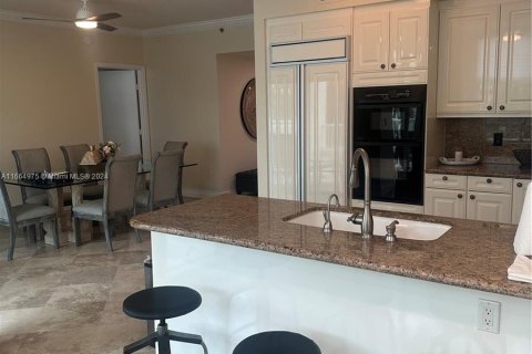 Condo in Highland Beach, Florida, 2 bedrooms  № 1377607 - photo 15