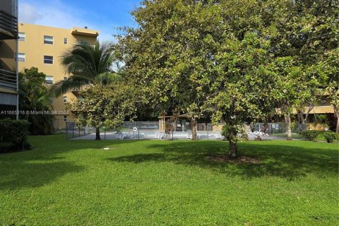 Condo in Dania Beach, Florida, 2 bedrooms  № 1377650 - photo 4