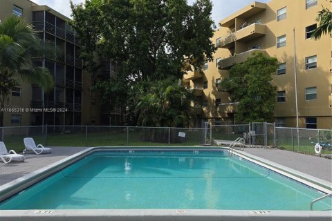 Condo in Dania Beach, Florida, 2 bedrooms  № 1377650 - photo 6