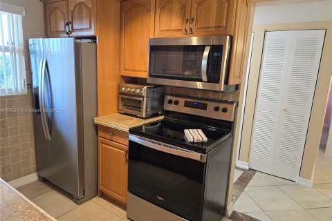 Condo in Dania Beach, Florida, 2 bedrooms  № 1377650 - photo 20