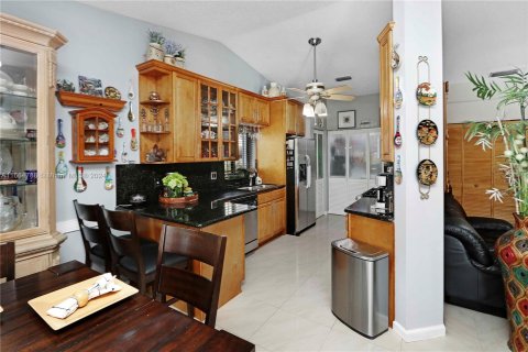 Casa en venta en Miami, Florida, 3 dormitorios, 155.8 m2 № 1377701 - foto 5