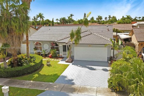 House in Miami, Florida 3 bedrooms, 155.8 sq.m. № 1377701 - photo 29