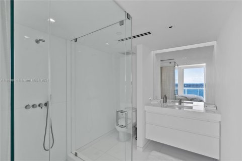 Condo in Miami Beach, Florida, 3 bedrooms  № 1362627 - photo 29