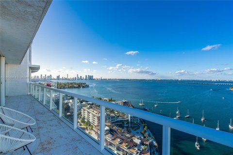 Condo in Miami Beach, Florida, 3 bedrooms  № 1362627 - photo 12