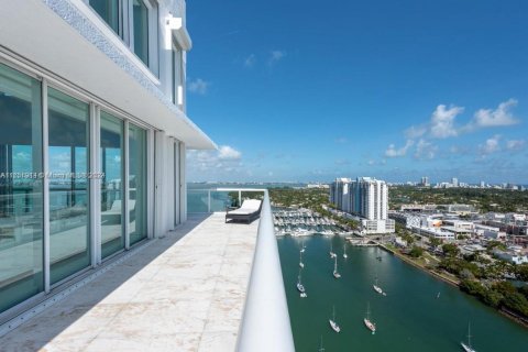 Condo in Miami Beach, Florida, 3 bedrooms  № 1362627 - photo 13