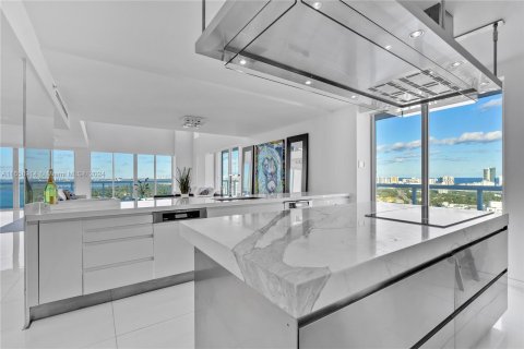 Condo in Miami Beach, Florida, 3 bedrooms  № 1362627 - photo 7