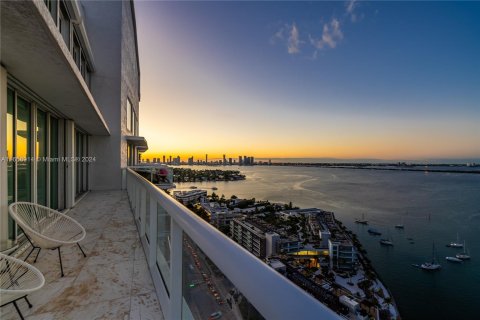 Condo in Miami Beach, Florida, 3 bedrooms  № 1362627 - photo 17