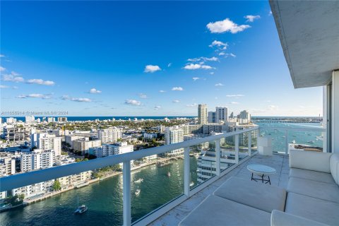 Condo in Miami Beach, Florida, 3 bedrooms  № 1362627 - photo 16