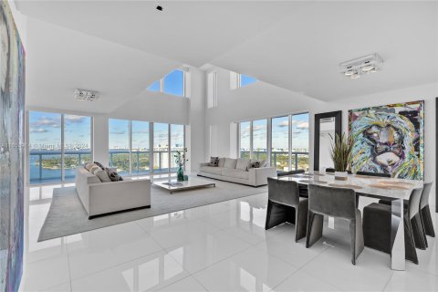 Condo in Miami Beach, Florida, 3 bedrooms  № 1362627 - photo 4