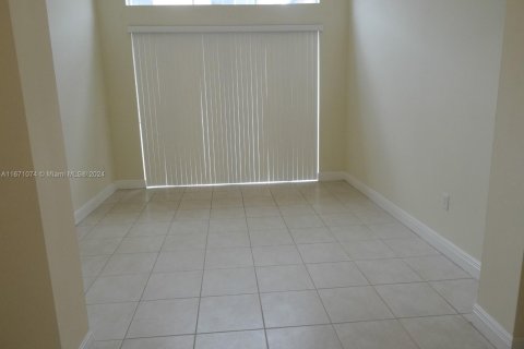 Townhouse in Miami Lakes, Florida 3 bedrooms, 172.71 sq.m. № 1391477 - photo 3