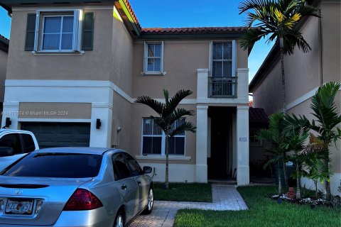 Townhouse in Miami Lakes, Florida 3 bedrooms, 172.71 sq.m. № 1391477 - photo 1