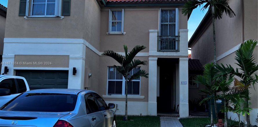 Townhouse in Miami Lakes, Florida 3 bedrooms, 172.71 sq.m. № 1391477