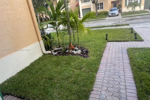 Adosado en venta en Miami Lakes, Florida, 3 dormitorios, 172.71 m2 № 1391477 - foto 2