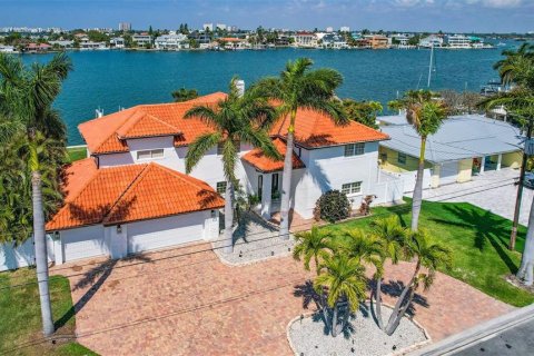 Casa en venta en Saint Pete Beach, Florida, 4 dormitorios, 334.73 m2 № 1351232 - foto 2