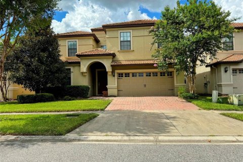 House in Davenport, Florida 8 bedrooms, 363.15 sq.m. № 1296369 - photo 1